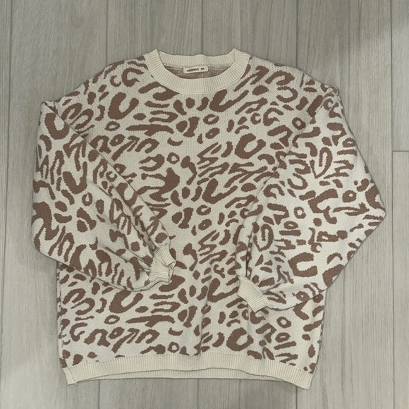 Cheetah Sweater - Picture 1 of 3